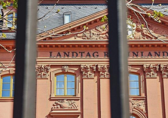 CDU-Regierung in Rheinland-Pfalz hält an Einbürgerung ohne Sprachtest fest