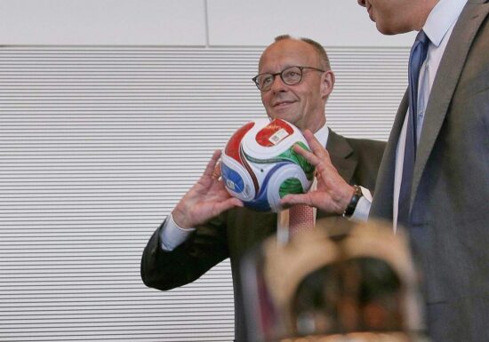 Merz will DFB keine Tipps zur Trainerfrage geben