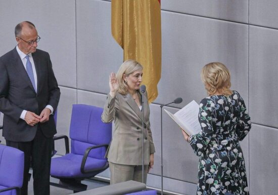 Experte: Minister-Vereidigung nach Sommerpause verfassungswidrig