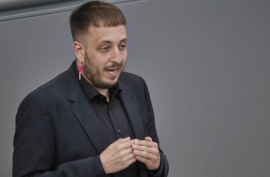 Linke kritisiert Kürzungen bei Demokratieförderung