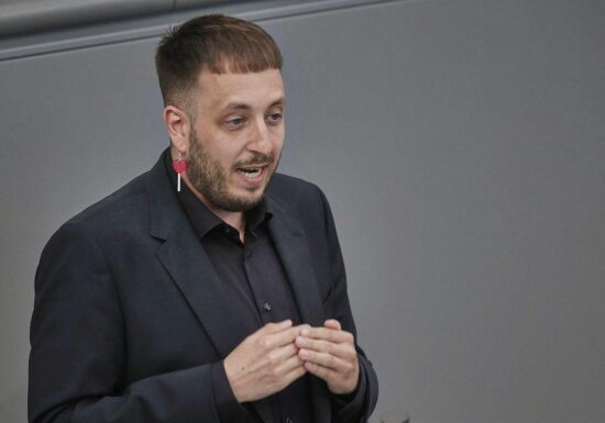 Linke kritisiert Kürzungen bei Demokratieförderung