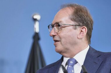 Dobrindt warnt vor höherer Terrorgefahr in Deutschland