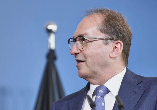 Dobrindt warnt vor höherer Terrorgefahr in Deutschland