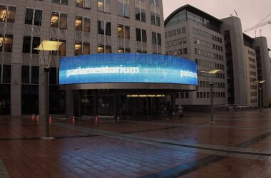 EU-Politiker wollen Konsequenzen nach KI-Hackerangriff