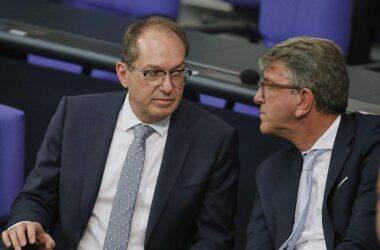 Dobrindt unterstützt Mahnmal für RAF-Opfer - Weimer will prüfen