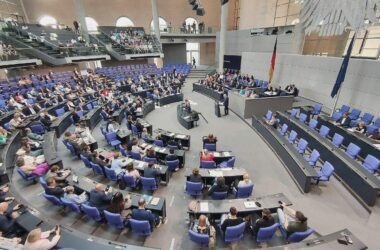Bundestag stimmt für Krankenkassen-Sparpaket