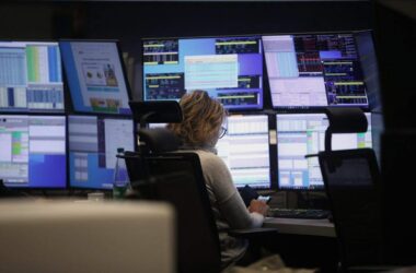 Dax startet im Plus - Allzeithoch wieder im Blick