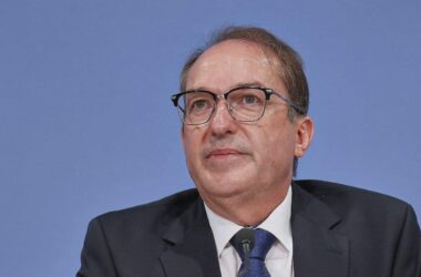 CSU-Landesgruppe will Dobrindt im Amt des Innenministers halten