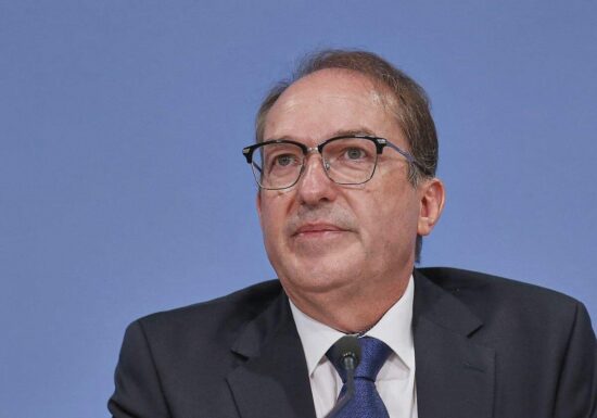 CSU-Landesgruppe will Dobrindt im Amt des Innenministers halten