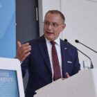 Chrupalla verteidigt Singen von DDR-Hymne