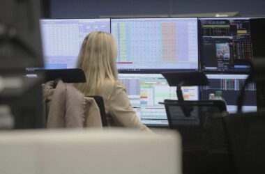 Dax am Mittag weiter robust - Rheinmetall vorn