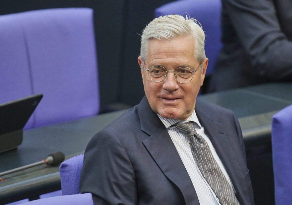 Röttgen warnt deutsche Drohnenforscher vor Hilfe für Russland