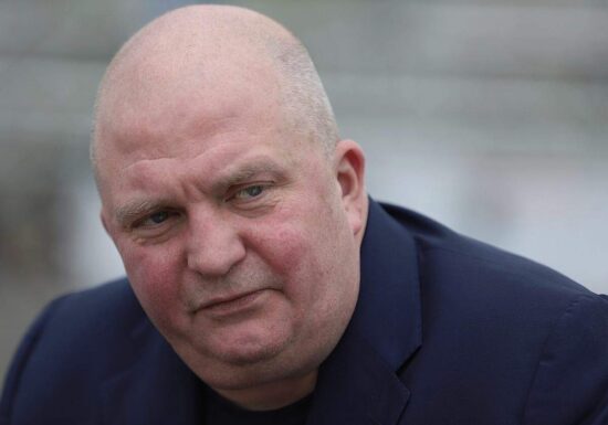 Moderator Thadeusz verteidigt Kulturstaatsminister Weimer