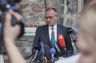 Merz mahnt nach CSD-Anschlag zu Besonnenheit