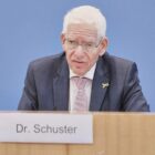 Zentralratspräsident Schuster skeptisch bei AfD-Verbot