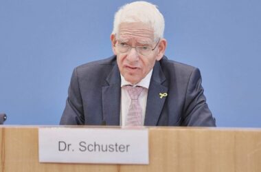 Zentralratspräsident Schuster skeptisch bei AfD-Verbot