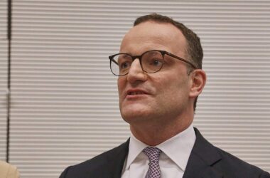 Grünen verlangen von Spahn Erklärung in Leihmutter-Debatte