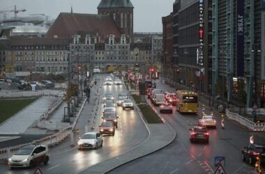 Studie: Ältere zahlen bei Kfz-Versicherung im Internet drauf