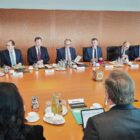 Merz schließt Kabinettsumbildung nicht aus
