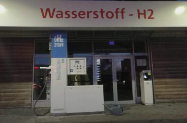 Schnieder sieht Fortschritte bei Wasserstoffnetz für Lkw
