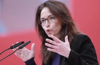 Fahimi verteidigt Rolle der Gewerkschaften in Reformdebatte