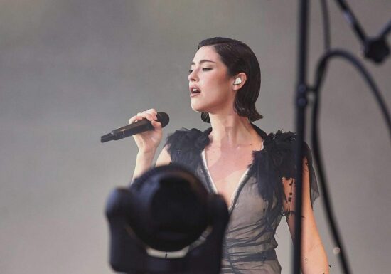 Gracie Abrams auf Platz eins der Album-Charts