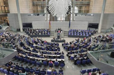 Bundestag stimmt für antragsloses Kindergeld