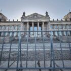 Karlsruhe weist AfD-Klage gegen "2G+-Regelung" im Bundestag ab