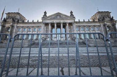 Karlsruhe weist AfD-Klage gegen "2G+-Regelung" im Bundestag ab