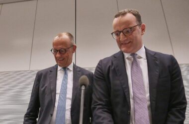 Merz will Spahn nicht fallenlassen - Entschuldigung vor Fraktion