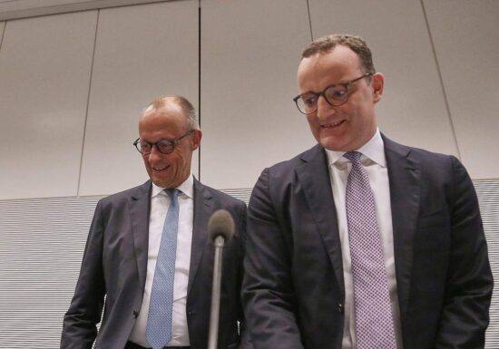 Merz will Spahn nicht fallenlassen - Entschuldigung vor Fraktion