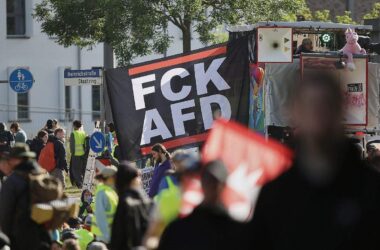 Massive Proteste gegen AfD-Parteitag in Erfurt