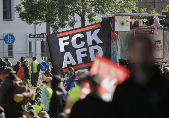 Massive Proteste gegen AfD-Parteitag in Erfurt
