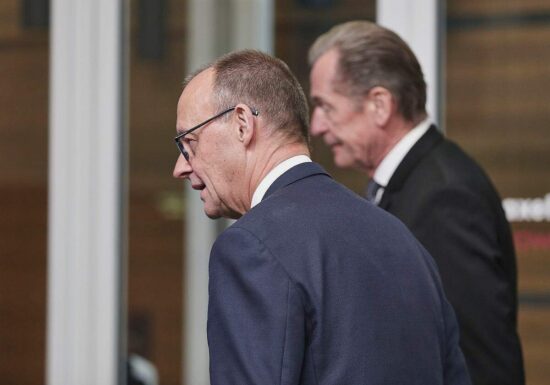 Bundesregierung bestätigt Treffen zwischen Merz und Döpfner