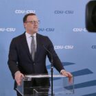 Strack-Zimmermann: Spahn wegen Leihmutterschaft nicht mehr tragbar
