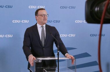 Strack-Zimmermann: Spahn wegen Leihmutterschaft nicht mehr tragbar