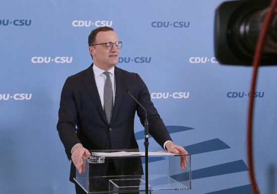 Strack-Zimmermann: Spahn wegen Leihmutterschaft nicht mehr tragbar