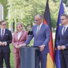 Opposition attackiert Merz für Kabinettsumbau