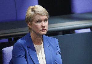 Schwesig bekräftigt Kritik an Einschnitten bei Unterhaltsvorschuss