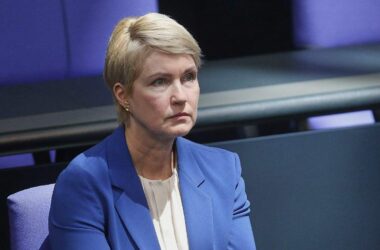 Schwesig bekräftigt Kritik an Einschnitten bei Unterhaltsvorschuss