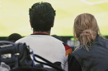 Telekom sichert sich Medienrechte für WM 2030