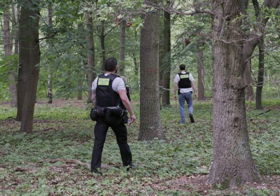 Polizei durchsucht nach CSD-Anschlag Gebiet um Tatfahrzeug