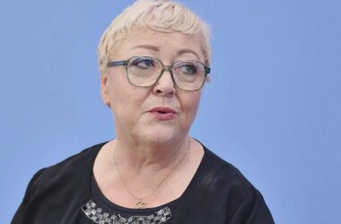 SED-Opferbeauftragte kritisiert Singen der DDR-Hymne