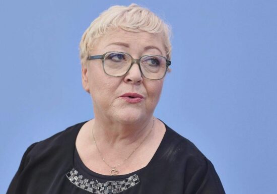 SED-Opferbeauftragte kritisiert Singen der DDR-Hymne