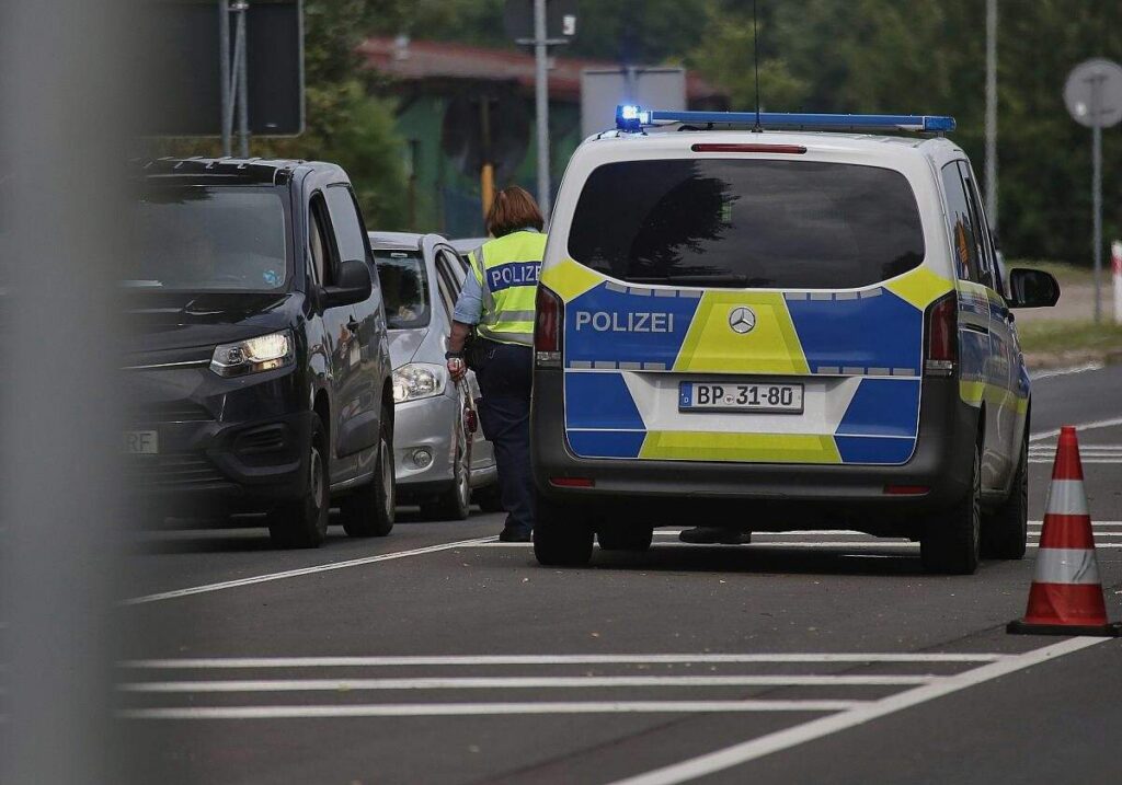 Grenzkontrollen: Polizeigewerkschaften sehen Reisezeit gelassen