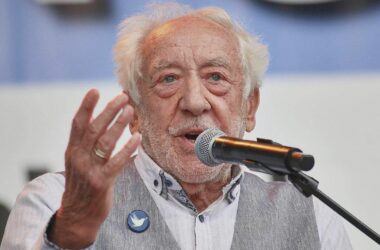 Schulze verteidigt Auftritt mit Hallervorden