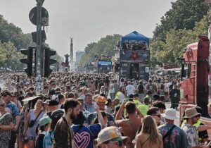 Zehntausende bei Techno-Parade "Rave the Planet" in Berlin