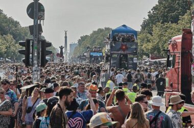 Zehntausende bei Techno-Parade "Rave the Planet" in Berlin