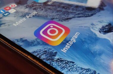 Prien erwägt Alleingang bei Mindestalter für soziale Medien