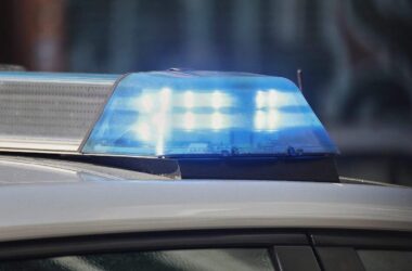 Stahlträger stürzt auf A81 in Baden-Württemberg